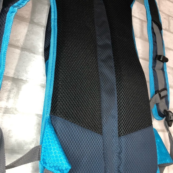 YISMEET Hydration Backpack, Water Reservoir  70oz - Picture 5 of 5